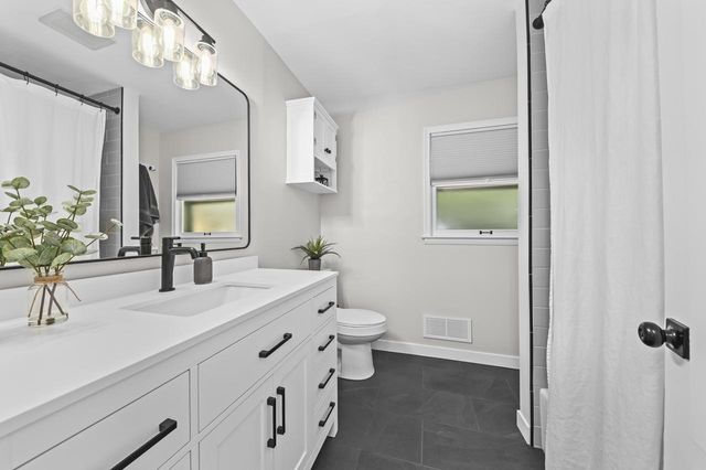 8621 W Grantosa DRIVE, Milwaukee, WI 53225