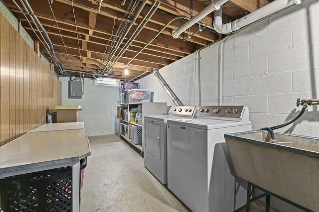 8621 W Grantosa DRIVE, Milwaukee, WI 53225