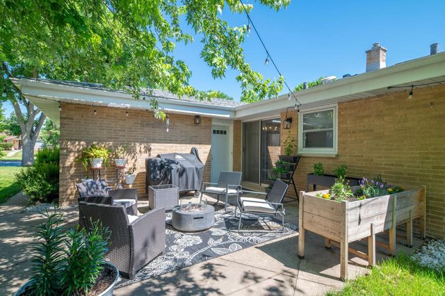 8621 W Grantosa DRIVE, Milwaukee, WI 53225