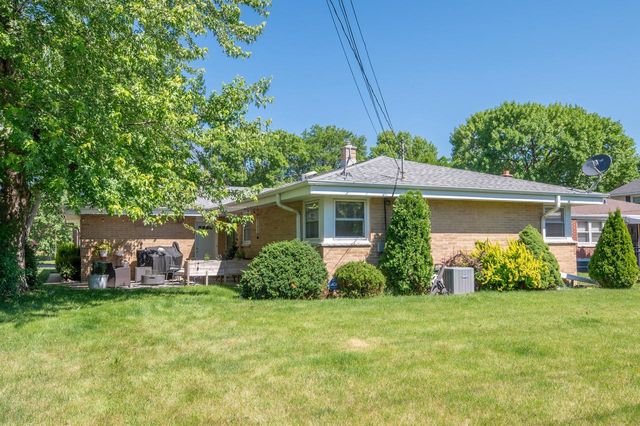 8621 W Grantosa DRIVE, Milwaukee, WI 53225