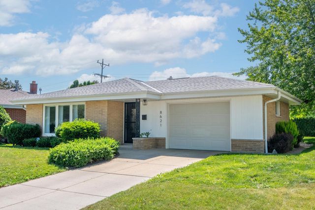 8621 W Grantosa DRIVE, Milwaukee, WI 53225