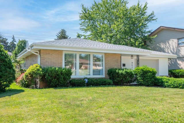 8621 W Grantosa DRIVE, Milwaukee, WI 53225