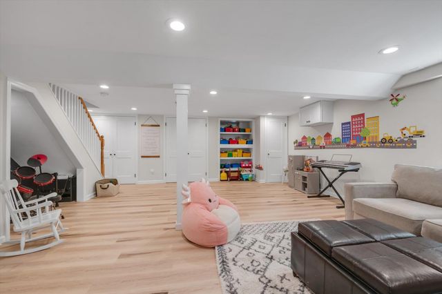 35 Bayview Avenue, Port Washington, NY 11050