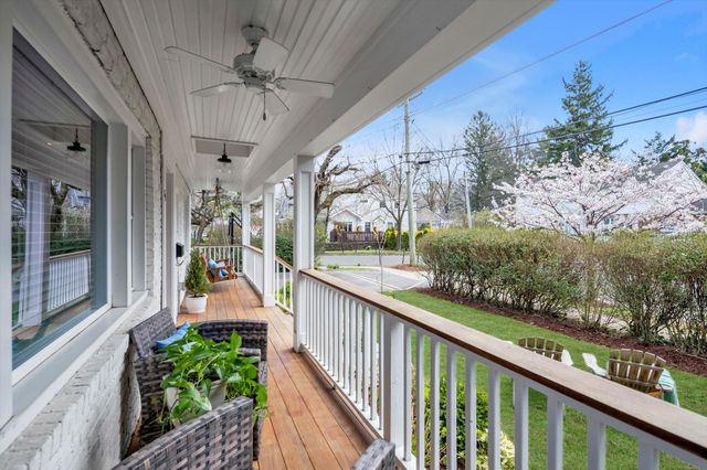 35 Bayview Avenue, Port Washington, NY 11050