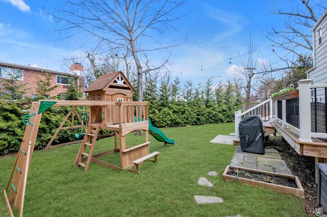 35 Bayview Avenue, Port Washington, NY 11050
