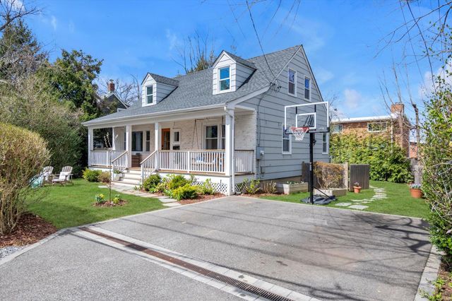 35 Bayview Avenue, Port Washington, NY 11050