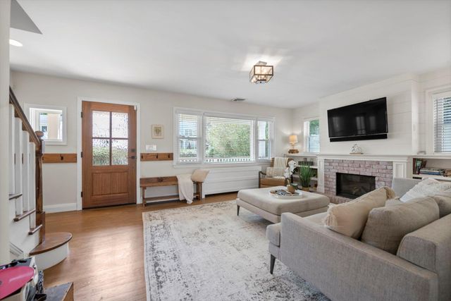 35 Bayview Avenue, Port Washington, NY 11050