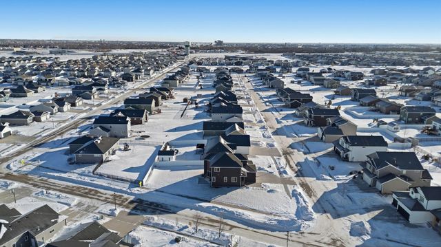 1326 Commander Drive W, West Fargo, ND 58078