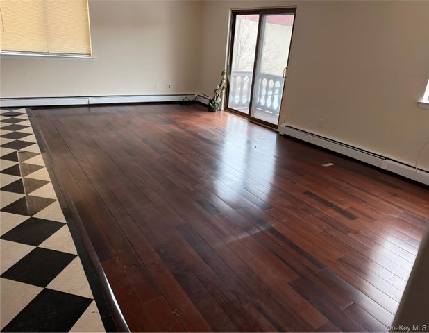 15 Granada Crescent 4, White Plains, NY 10603