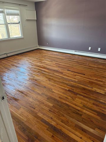 15 Granada Crescent 4, White Plains, NY 10603