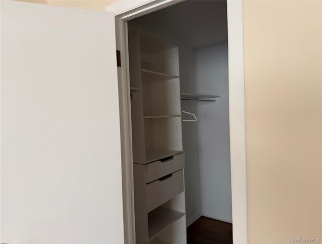 15 Granada Crescent 4, White Plains, NY 10603