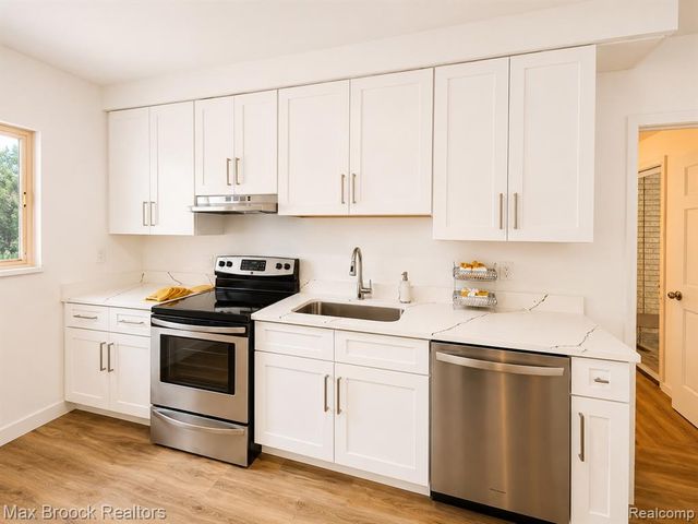 21613 Wallace Drive, Southfield, MI 48075