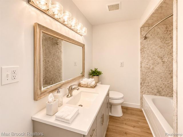 21613 Wallace Drive, Southfield, MI 48075