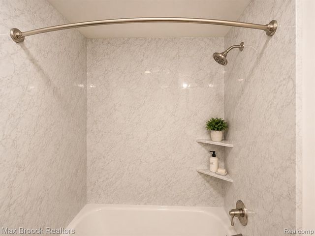 21613 Wallace Drive, Southfield, MI 48075