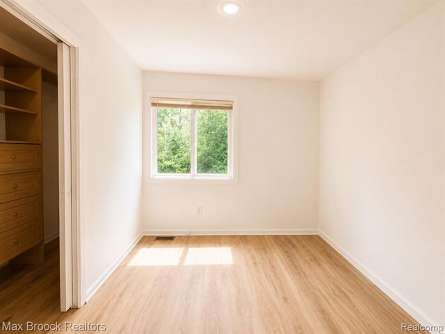 21613 Wallace Drive, Southfield, MI 48075