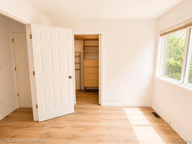 21613 Wallace Drive, Southfield, MI 48075