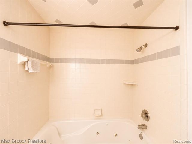 21613 Wallace Drive, Southfield, MI 48075