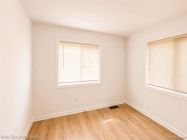 21613 Wallace Drive, Southfield, MI 48075