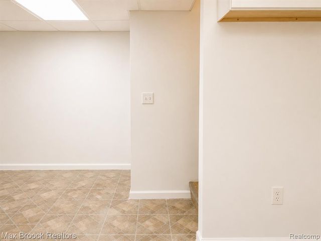 21613 Wallace Drive, Southfield, MI 48075
