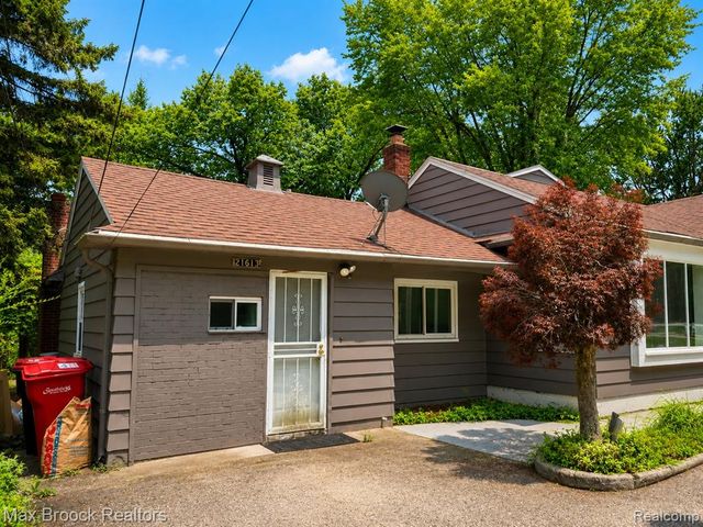 21613 Wallace Drive, Southfield, MI 48075