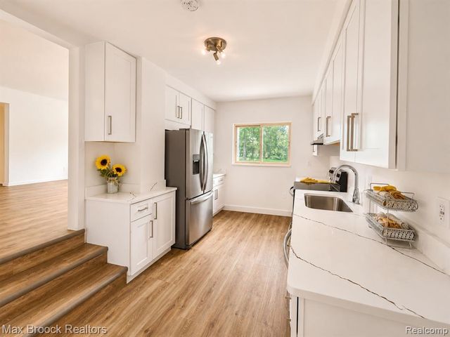 21613 Wallace Drive, Southfield, MI 48075