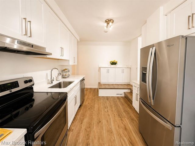 21613 Wallace Drive, Southfield, MI 48075