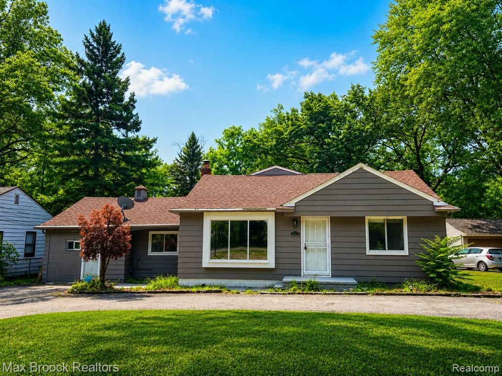 21613 Wallace Drive, Southfield, MI 48075
