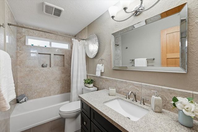 915 S 261st Place, Des Moines, WA 98198