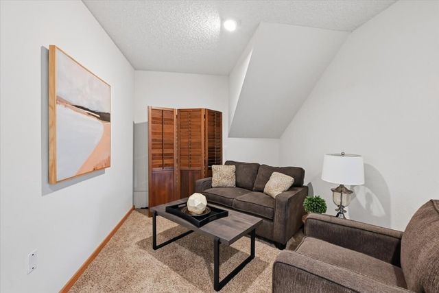 915 S 261st Place, Des Moines, WA 98198