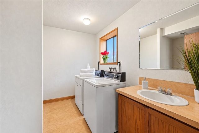 915 S 261st Place, Des Moines, WA 98198