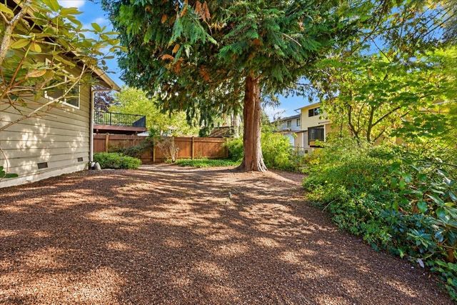 915 S 261st Place, Des Moines, WA 98198