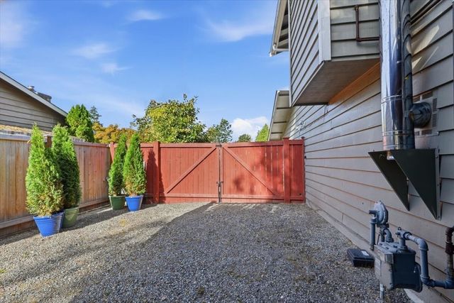 915 S 261st Place, Des Moines, WA 98198