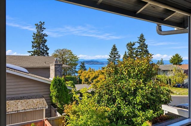 915 S 261st Place, Des Moines, WA 98198