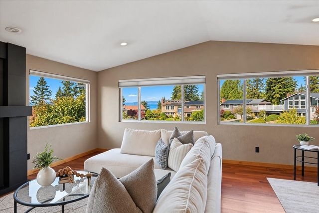 915 S 261st Place, Des Moines, WA 98198