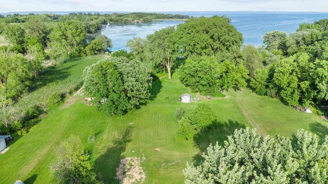 3488 COUNTY RD A, Oshkosh, WI 54901