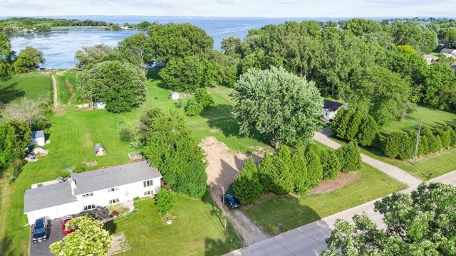 3488 COUNTY RD A, Oshkosh, WI 54901