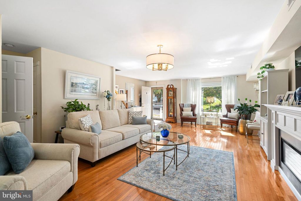812 SEFFERT ST, PHILADELPHIA, PA 19128 — photo 3