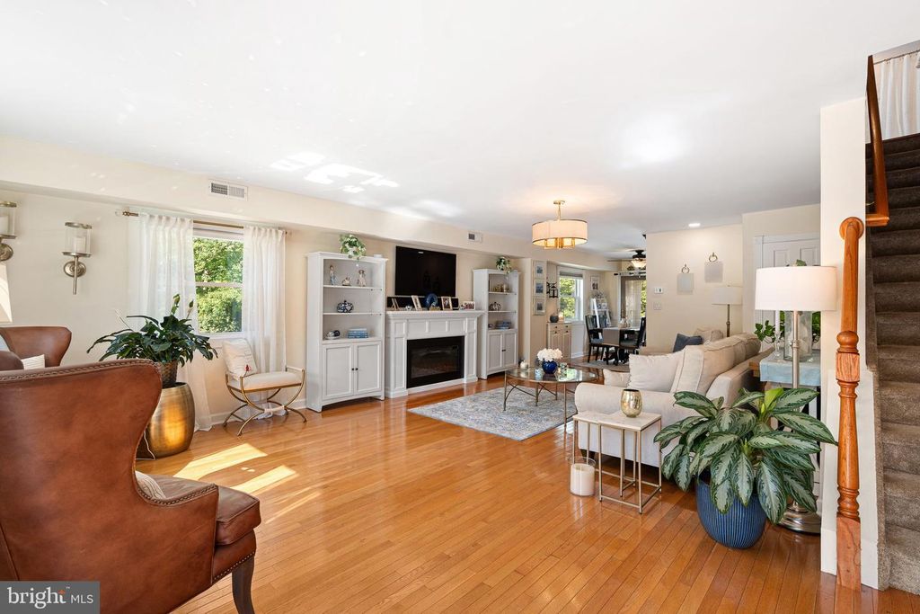 812 SEFFERT ST, PHILADELPHIA, PA 19128 — photo 4