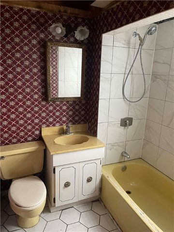 2008 Locust St, Swissvale, PA 15218