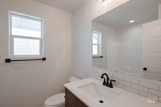 2160 S Border Way, Meridian, ID 83642