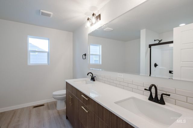 2160 S Border Way, Meridian, ID 83642