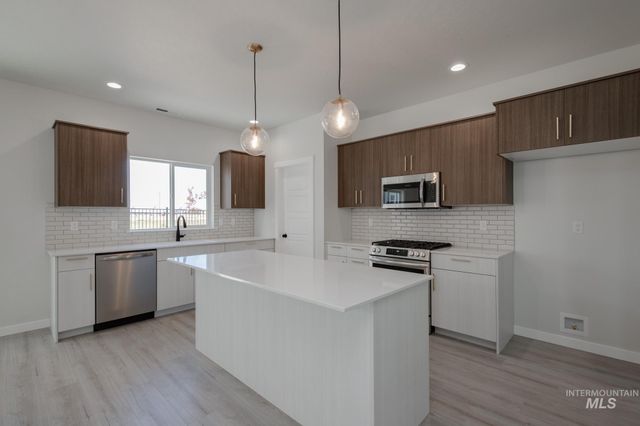 2160 S Border Way, Meridian, ID 83642