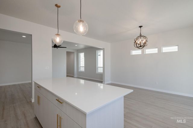 2160 S Border Way, Meridian, ID 83642