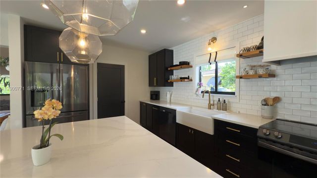 3261 SW 16th Ln, Miami, FL 33145