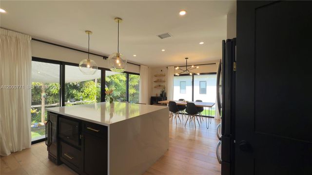 3261 SW 16th Ln, Miami, FL 33145