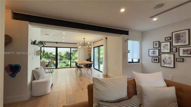 3261 SW 16th Ln, Miami, FL 33145