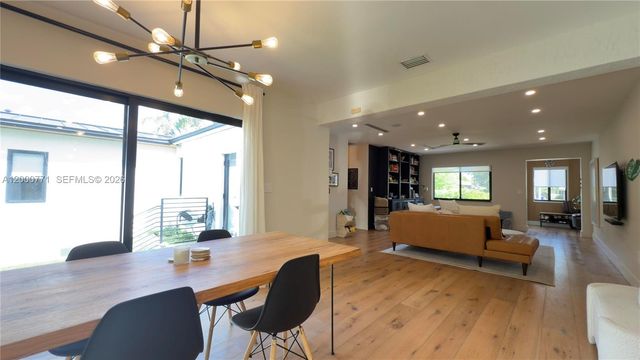 3261 SW 16th Ln, Miami, FL 33145