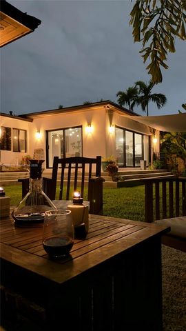 3261 SW 16th Ln, Miami, FL 33145