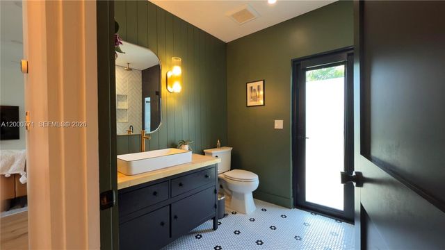 3261 SW 16th Ln, Miami, FL 33145