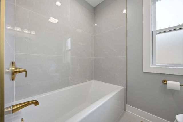9243 S Francisco Avenue, Evergreen Park, IL 60805